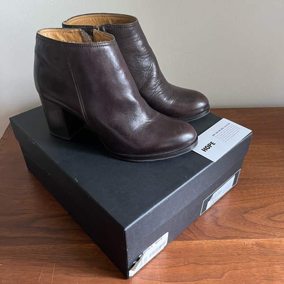 Gorgeous deep brown leather ankle boots by Hope Stockholm! Nearly new, size 7. - Picture 2 of 13